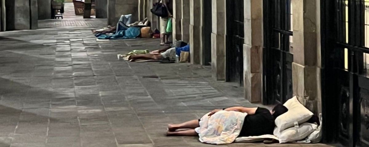La mitad de las personas sin hogar en Barcelona llevan menos de cinco años viviendo en la ciudad